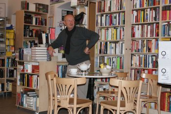 Q202 AtelierRungang 2009, Lesungen aus Lhotzkys Buchhandlung ins Weichtalhaus NÖ.per Skyp übertragen. 