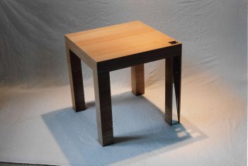 Hocker mit Spiegelfuß, 1996 Hans Heisz und Peter Adami  