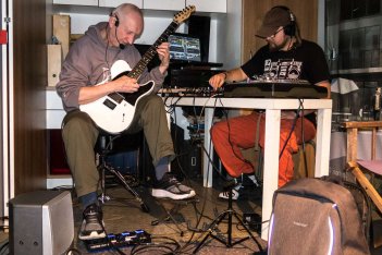 Q202-AtelierRundgang 2018. FreeMusik im schwimmenden Container. Hans Heisz, Anderas Michael Fleckl  