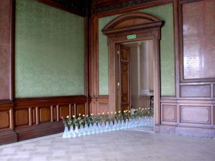 2002, BASEvase bei der Salon Ausstellung im  Künstlerhaus. Hands Heisz 