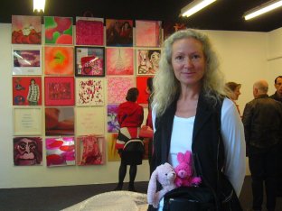 Q202 Herbst 2008. Erst gabs Livemusik, meist im Fluc, und am nächsten Tag das Katerfrühstück = eine Ausstellungseröffnung um 11 Uhr Vormittag bei Würestel und Bier zur Wiederbelebung.