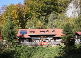 Q202 AtelierRungang 2009 , Q202 Satellit Weichtalhaus, Rax/Schneeberggebiet.  Lesungen per Skyp nach Lhotzkys Buchhandlung Wien übertragen. 
(Das Haus wurde abgerissen und sieht jetzt anders aus). 
