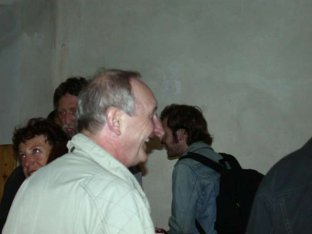 Ein Rundruf von Hans Heisz im Jahr 2002, wer von seinen damaligen KünstlerhauskollegInnen, so wie er in der Leopoldstadt lebt und arbeitet, war aller Q202 Taten Anfang.